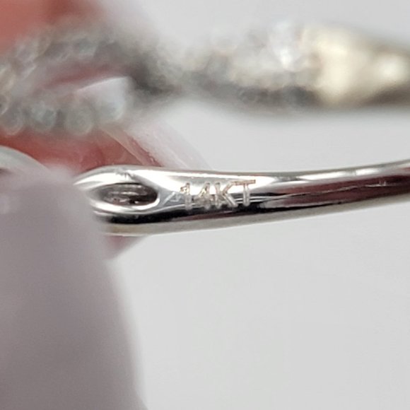 14K White Gold Diamond Infinity design ring - Picture 5 of 8